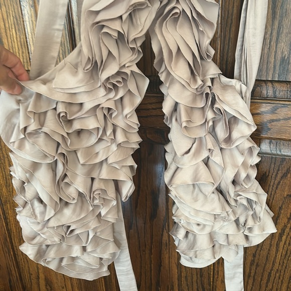 Beautiful ruffled backless halter / blouse tank top - Picture 2 of 5